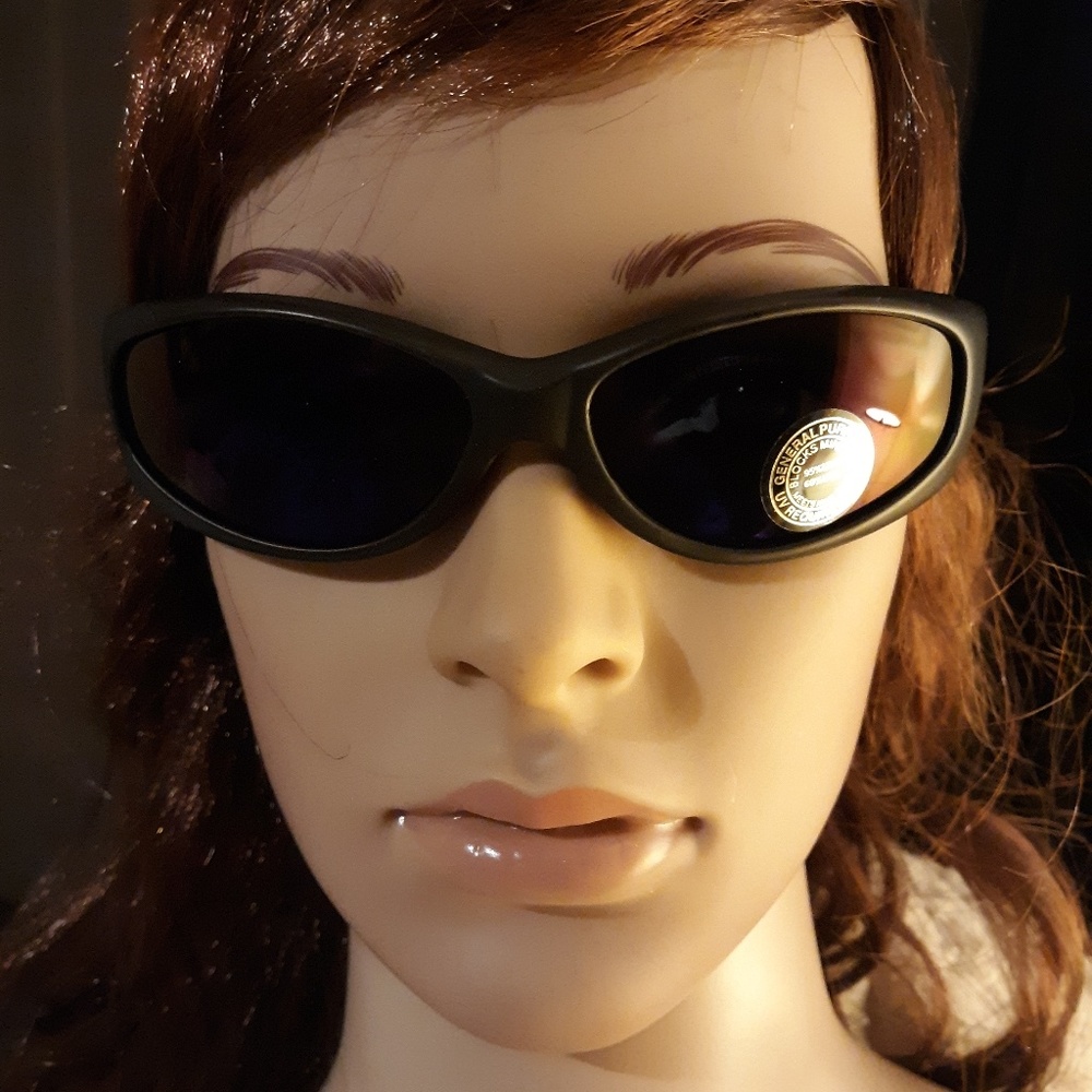 Unisex Black Matte Finish Plastic Sunglasses